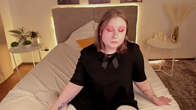 KatieGarsiaa online show from March 26, 2026, 8:20 am