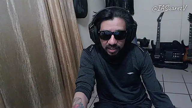 IASuarezV online show from April 16, 2026, 4:46 am