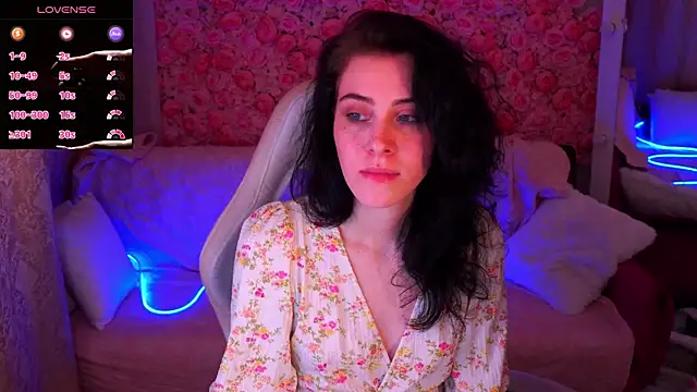 Snapshot of CurleyBlueEyes chatting on March 24, 2026, 2:33 pm CurleyBlueEyes online show from March 24, 2026, 2:33 pm