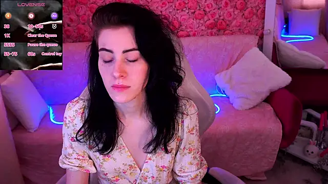 Snapshot of CurleyBlueEyes chatting on March 25, 2026, 1:50 pm CurleyBlueEyes online show from March 25, 2026, 1:50 pm