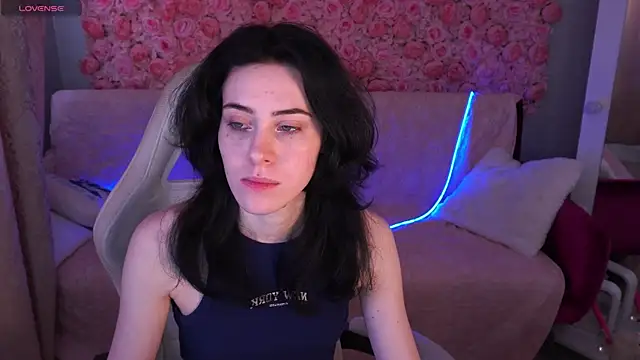 Snapshot of CurleyBlueEyes chatting on April 8, 2026, 5:51 am CurleyBlueEyes online show from April 8, 2026, 5:51 am