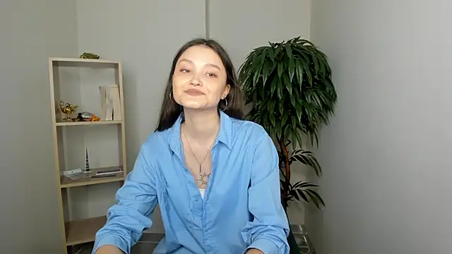 GussieGoold online show from March 24, 2026, 10:42 am