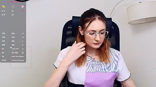 LoraLanett online show from May 8, 2026, 2:55 pm