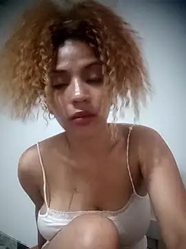 Snapshot of SolashLitzy_Curly chatting on June 1, 2026, 12:29 pm SolashLitzy Curly online show from June 1, 2026, 12:29 pm