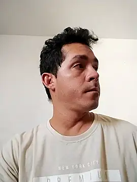 Gabriel leon33 online show from May 16, 2026, 5:56 pm
