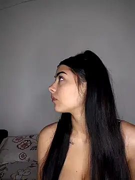 Crissdesire online show from April 19, 2026, 12:04 pm