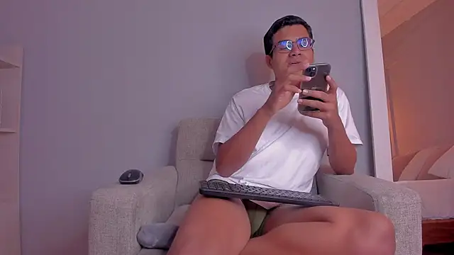 ThiagoVega  online show from April 21, 2026, 4:52 am