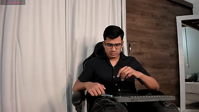 ThiagoVega  online show from June 7, 2026, 3:54 am