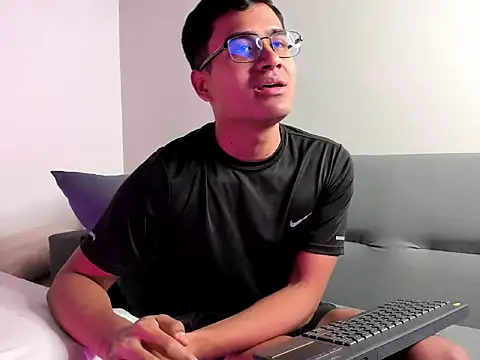 Snapshot of ThiagoVega_ chatting on August 3, 2026, 9:04 am ThiagoVega online show from August 3, 2026, 9:04 am
