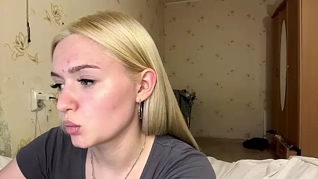 Sophia Blonde online show from April 6, 2026, 4:52 pm