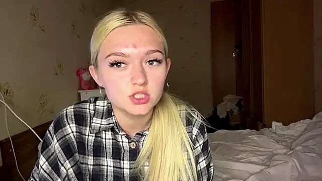 Sophia Blonde online show from May 25, 2026, 4:24 pm