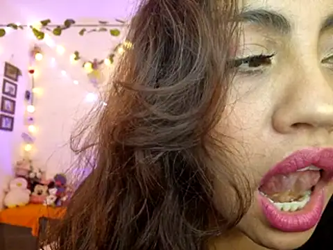 LASEXbellaX online show from May 5, 2026, 3:36 am