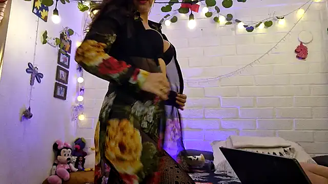LASEXbellaX online show from May 18, 2026, 1:45 am