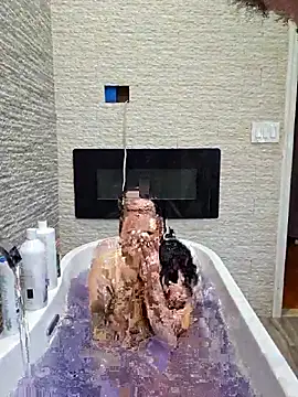 JuicyJulia08 online show from April 22, 2026, 2:03 am