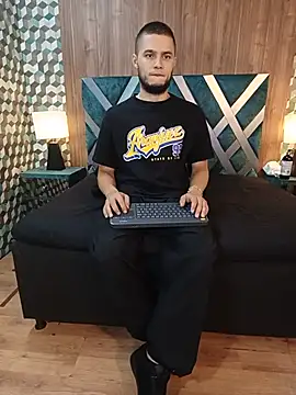 Snapshot of Joaho_Fernandez chatting on July 4, 2026, 11:22 pm Joaho Fernandez online show from July 4, 2026, 11:22 pm