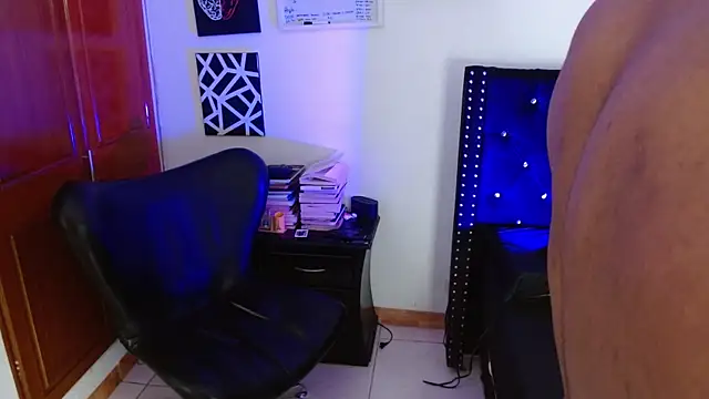 romanpearce  online show from April 17, 2026, 9:07 pm