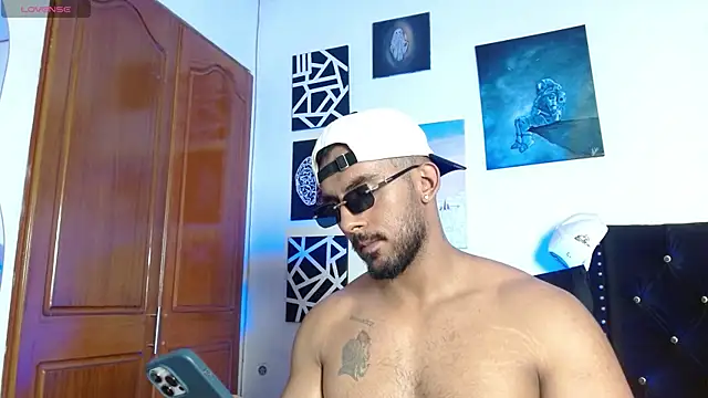 romanpearce  online show from July 4, 2026, 8:37 pm