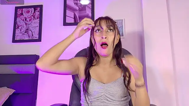 Snapshot of Fenixx_19 chatting on May 1, 2026, 11:59 am Fenixx 19 online show from May 1, 2026, 11:59 am