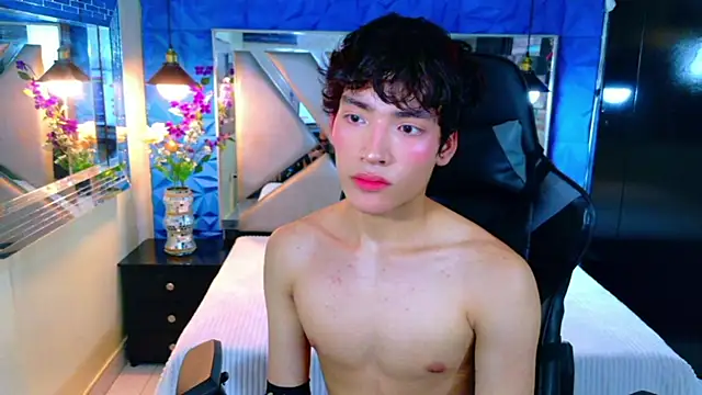 Snapshot of IsaacNovaa chatting on March 28, 2026, 7:13 pm IsaacNovaa online show from March 28, 2026, 7:13 pm