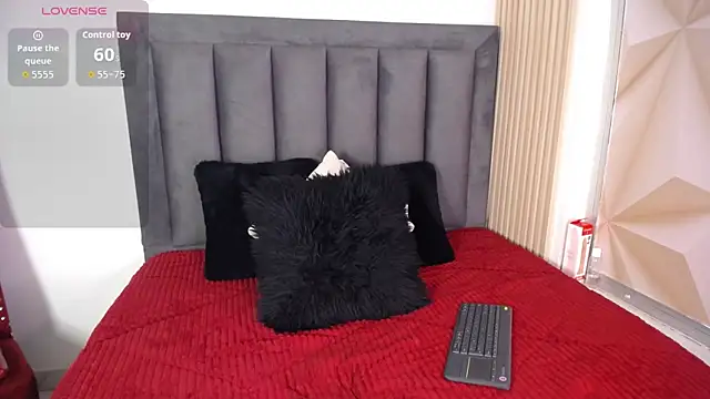 Snapshot of MiaGinger_ chatting on April 30, 2026, 8:57 pm MiaGinger online show from April 30, 2026, 8:57 pm