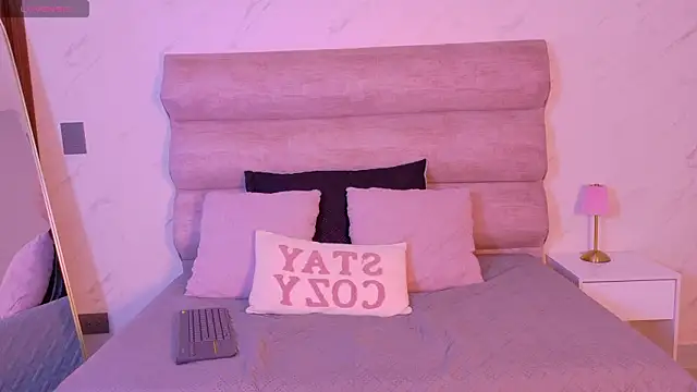 Snapshot of Diamondpierce chatting on June 12, 2026, 1:54 pm Diamondpierce online show from June 12, 2026, 1:54 pm