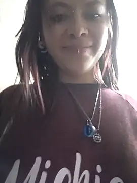 Snapshot of AuroraaMoonn chatting on April 2, 2026, 4:32 am AuroraaMoonn online show from April 2, 2026, 4:32 am