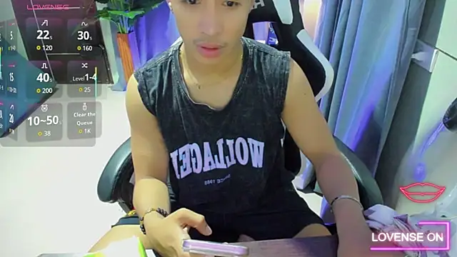 Snapshot of Molly_McQueen chatting on March 27, 2026, 5:24 am Molly McQueen online show from March 27, 2026, 5:24 am