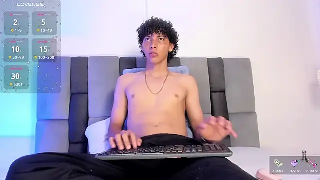 Snapshot of Eletry_01 chatting on March 30, 2026, 8:43 pm Eletry 01 online show from March 30, 2026, 8:43 pm