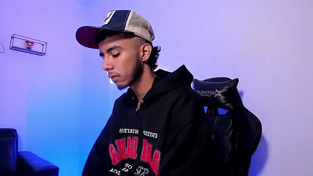 Snapshot of Red_4KT chatting on March 25, 2026, 9:43 pm Red 4KT online show from March 25, 2026, 9:43 pm