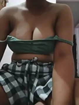 Snapshot of Princess_Kivara chatting on July 16, 2026, 5:52 pm Princess Kivara online show from July 16, 2026, 5:52 pm