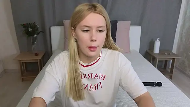 Snapshot of MelissaAvis chatting on June 3, 2026, 5:21 am MelissaAvis online show from June 3, 2026, 5:21 am
