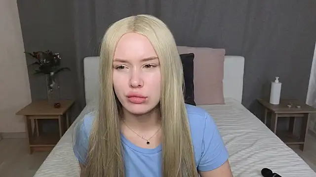 Snapshot of MelissaAvis chatting on July 7, 2026, 6:47 am MelissaAvis online show from July 7, 2026, 6:47 am