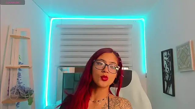 Snapshot of Sara_Red_X chatting on June 16, 2026, 3:42 am Sara Red X online show from June 16, 2026, 3:42 am