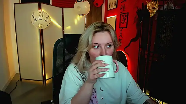 KathyBriggs online show from May 10, 2026, 5:12 am