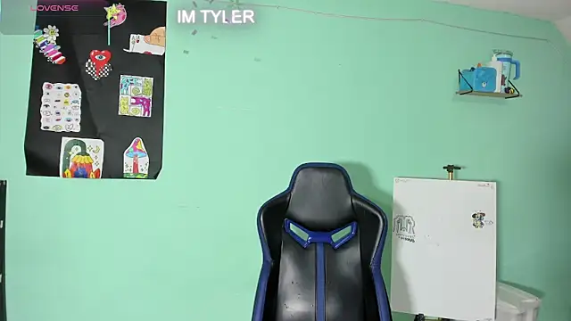 TYLERhHOT2005 online show from April 11, 2026, 3:44 am