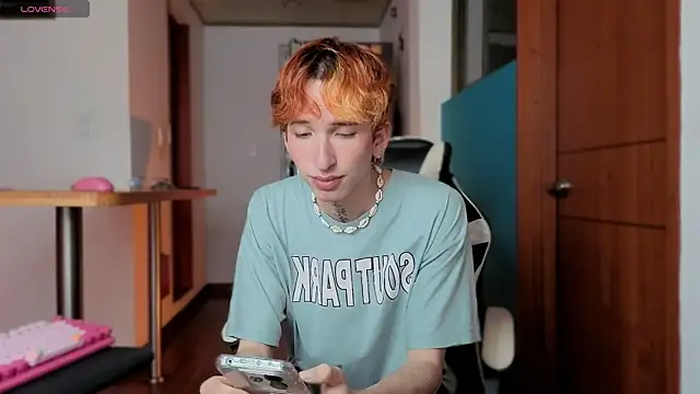 Nathan twink online show from March 27, 2026, 1:44 pm