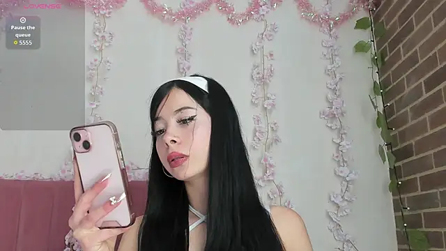 Snapshot of megan_n chatting on April 13, 2026, 7:52 pm megan n online show from April 13, 2026, 7:52 pm