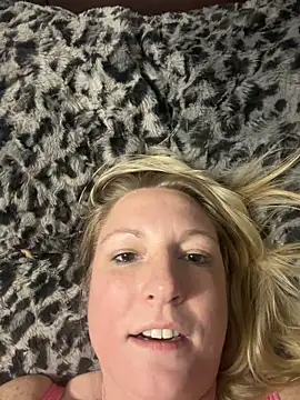 Snapshot of sweetkacibaby chatting on April 10, 2026, 1:27 pm sweetkacibaby online show from April 10, 2026, 1:27 pm