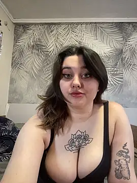 Snapshot of LinaSherman chatting on April 3, 2026, 9:51 am LinaSherman online show from April 3, 2026, 9:51 am