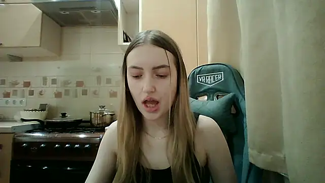 KariLindsey online show from April 18, 2026, 6:56 pm