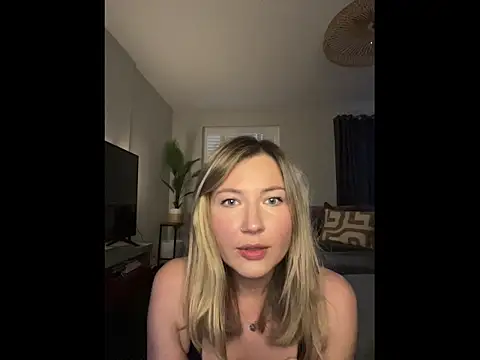 WhereisAlice online show from April 16, 2026, 7:14 pm