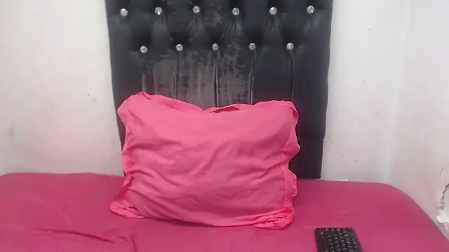 Snapshot of SweetSinAura chatting on April 4, 2026, 4:48 pm SweetSinAura online show from April 4, 2026, 4:48 pm