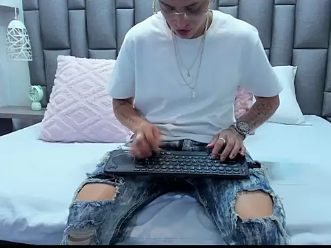 ZoeGrey online show from April 10, 2026, 1:05 pm