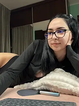 Snapshot of TheaMerve chatting on March 28, 2026, 9:36 pm TheaMerve online show from March 28, 2026, 9:36 pm