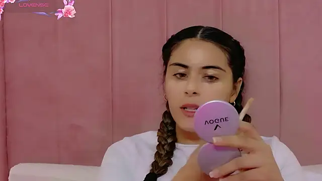 Snapshot of MoollyLove chatting on July 9, 2026, 12:09 pm MoollyLove online show from July 9, 2026, 12:09 pm