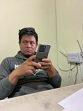 Luis-Armando online show from April 16, 2026, 4:19 pm