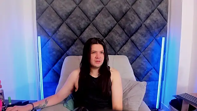 MatthewDavis  online show from April 14, 2026, 11:27 am