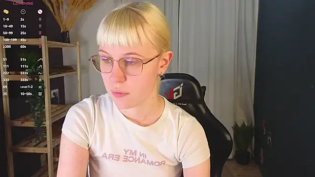 Snapshot of call_me_heaven chatting on April 20, 2026, 3:15 pm call me heaven online show from April 20, 2026, 3:15 pm