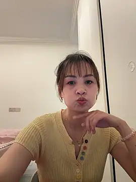 Snapshot of Yang_218 chatting on April 24, 2026, 6:27 am Yang 218 online show from April 24, 2026, 6:27 am