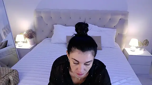 Snapshot of AriannaCruise chatting on July 9, 2026, 3:54 am AriannaCruise online show from July 9, 2026, 3:54 am